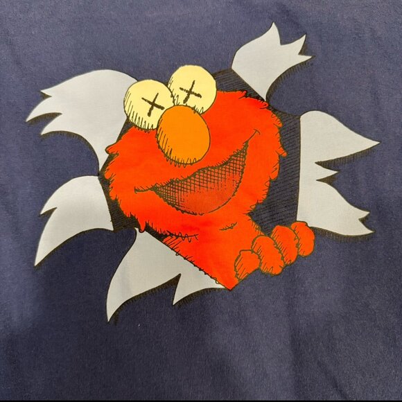 Uniqlo KAWS Sesame Street Blue Elmo Graphic T Shirt‎ Kid's Boy's Girl's M 7-8 - Picture 1 of 9